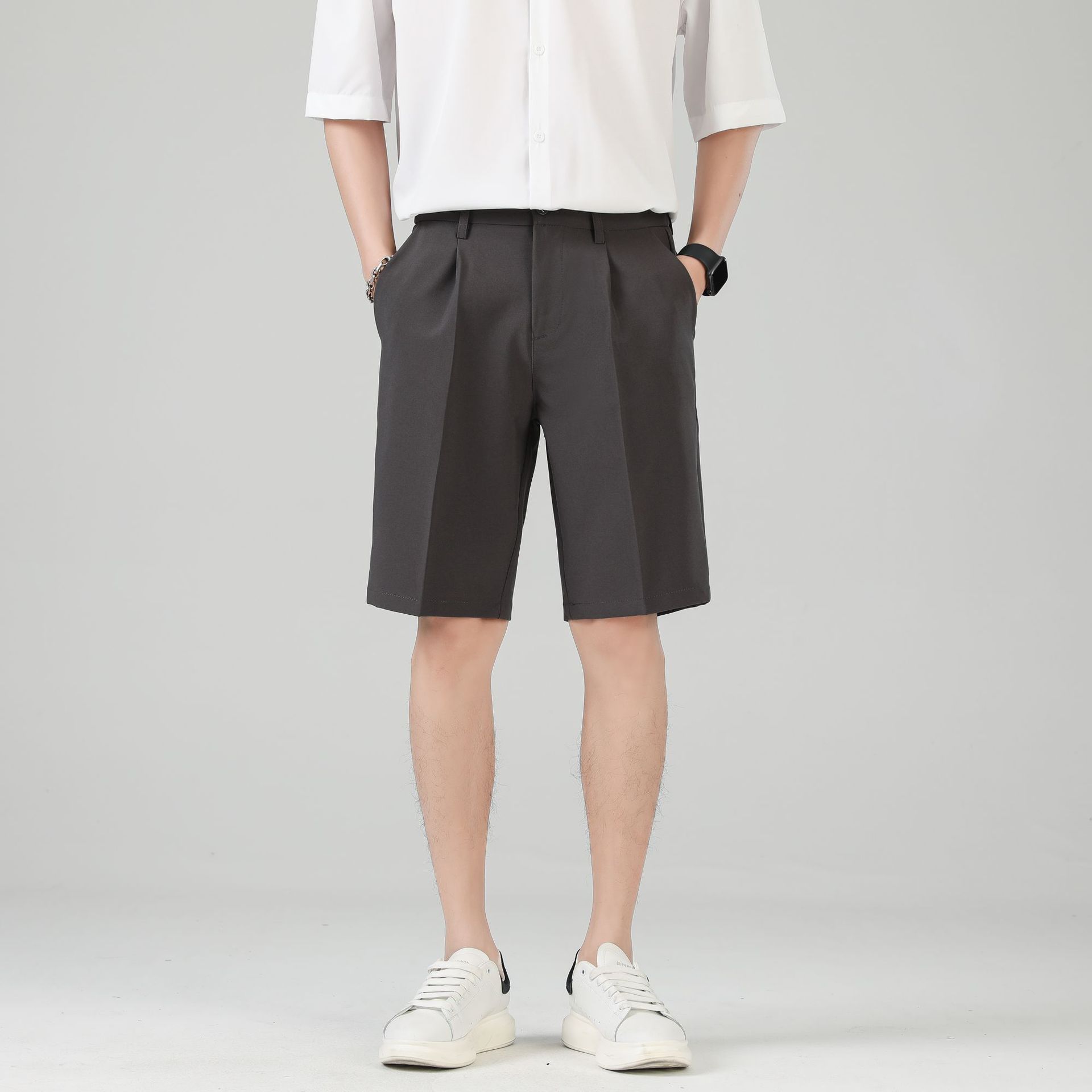 Shorts Chino pour Hommes avec Coupe Droite et Plis